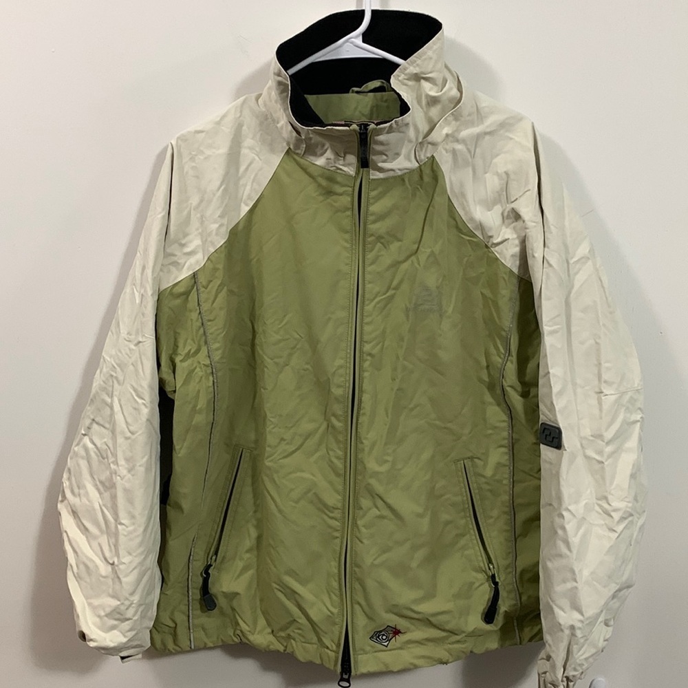 Billabong ski jacket w/ all the extras, drawstrings. Zipper pockets lining snaps